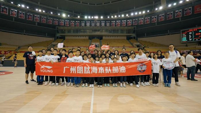 李寧最新活動(dòng),李寧最新活動(dòng)，運(yùn)動(dòng)場上的溫情故事