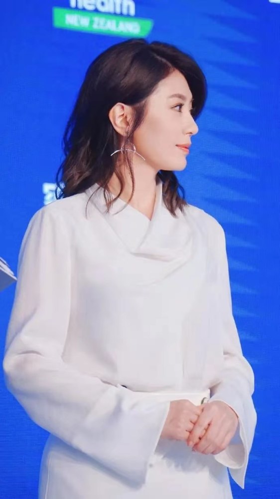 賈靜雯最新發(fā)型圖片，時(shí)尚變遷與個(gè)人觀點(diǎn)解析