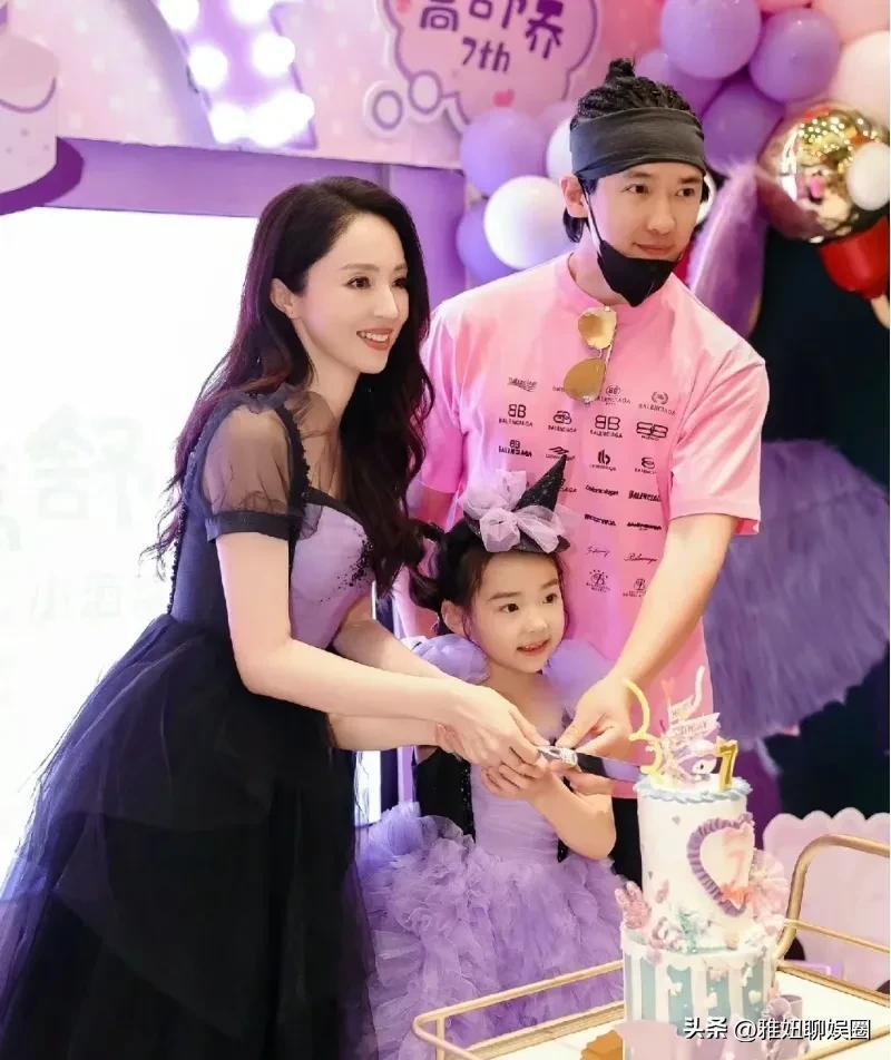 高云翔最新圖片，學(xué)習(xí)、變化與自信的舞臺風(fēng)采展示