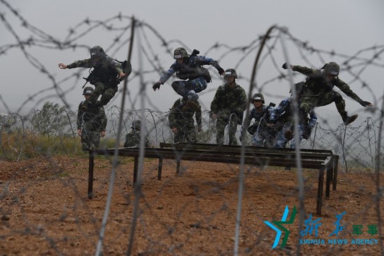 大學(xué)最新野戰(zhàn)圖片揭秘，小巷深處的獨(dú)特風(fēng)情魅力展示