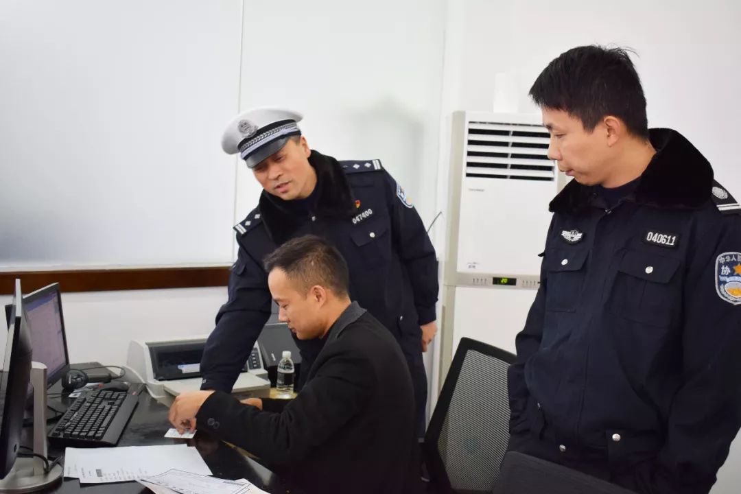 新奧門免費(fèi)資料大全在線查看,動(dòng)態(tài)解讀分析_MUF47.559酷炫版