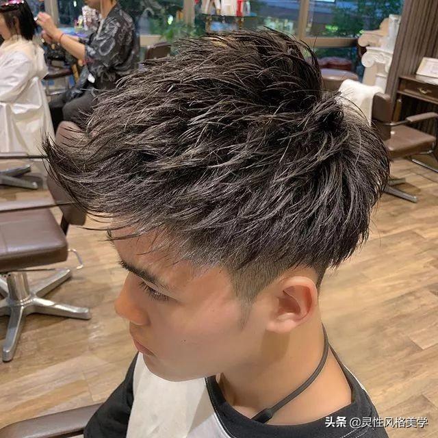 男性最新發(fā)型，心靈與自然的時(shí)尚之旅