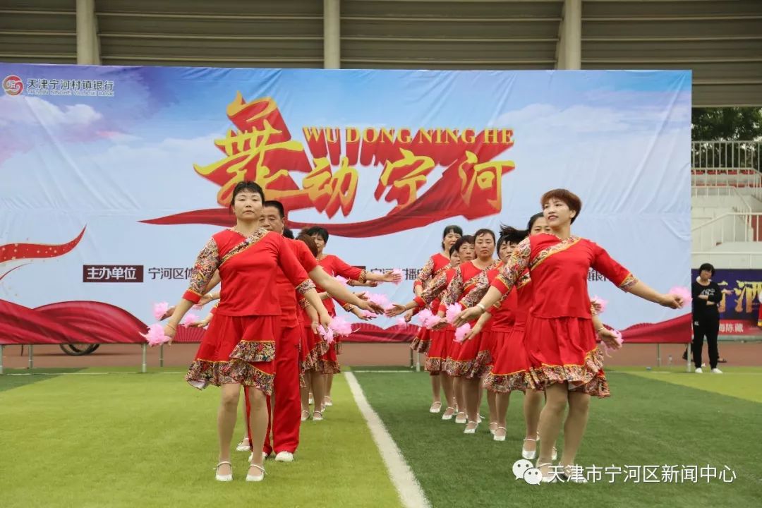 雪山姑娘的獨(dú)特風(fēng)情，最新水兵舞在小巷深處的展現(xiàn)