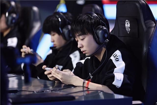 KPL秋季賽最新戰(zhàn)報(bào)，賽場(chǎng)風(fēng)云激蕩，觀點(diǎn)探析全面呈現(xiàn)