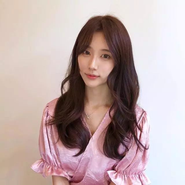 2024中長(zhǎng)發(fā)最新發(fā)型女，指南與步驟詳解，打造時(shí)尚發(fā)型！