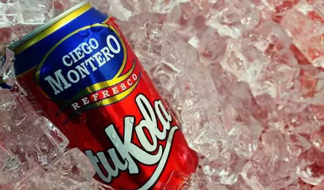 科技浪潮中的暢飲狂歡，最新可樂廣告引領新時代之味