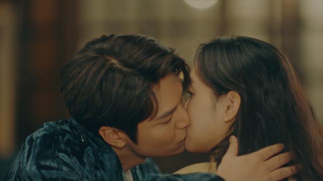 最新吻戲心動(dòng)瞬間，甜蜜愛情誓言的每一吻！