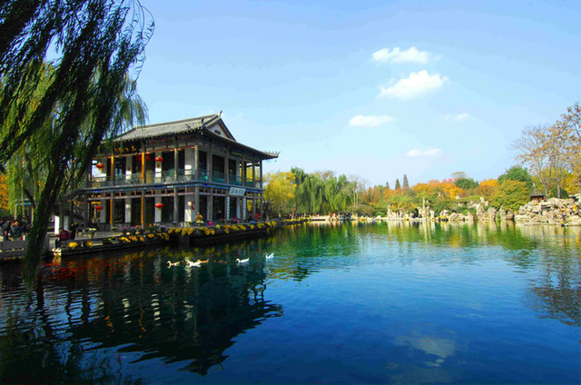 大明湖深度游，巷弄美食秘境探索