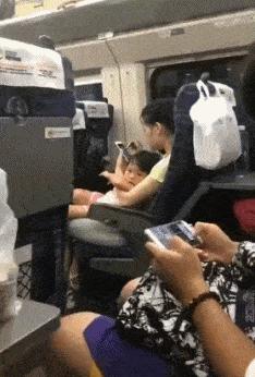 最新地鐵男必備神器，高科技伴侶引領(lǐng)未來出行風(fēng)潮