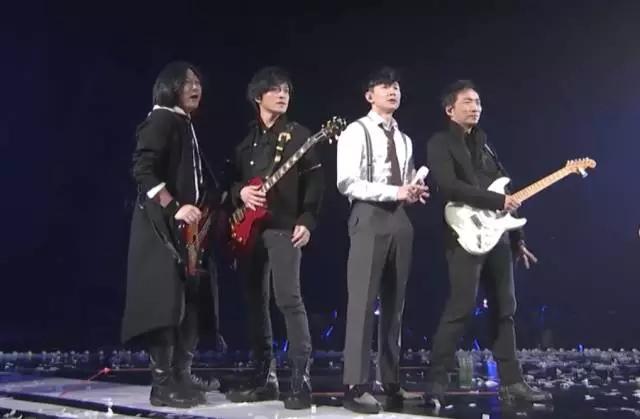 林俊杰最新翻唱歌曲，小巷深處的音樂與美食之旅