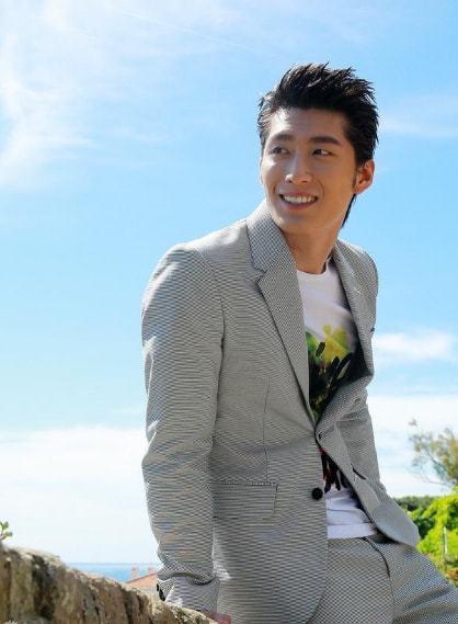 揭秘演員張博背后的神秘愛情故事，與妻子的娛樂(lè)圈愛情故事曝光