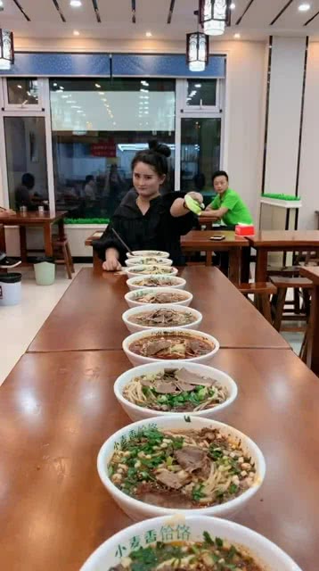 智能面食競技盛宴，全新科技引領(lǐng)吃面條比賽風(fēng)潮！