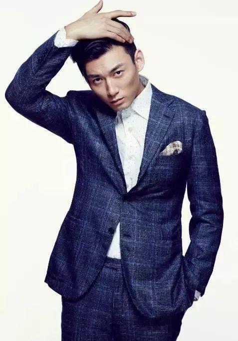 演員王翌舟，從舞臺(tái)到熒屏的自信成就之路