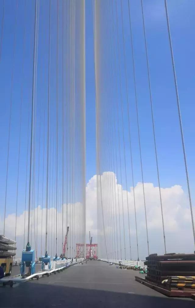 滬通長江大橋最新工程動(dòng)態(tài),滬通長江大橋最新工程動(dòng)態(tài)，橋上的友情與家的溫馨