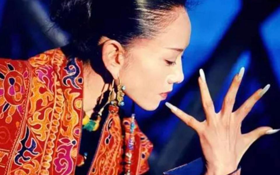 楊麗萍最新近照曝光，如何獲取并評價舞蹈巨星的最新照片？