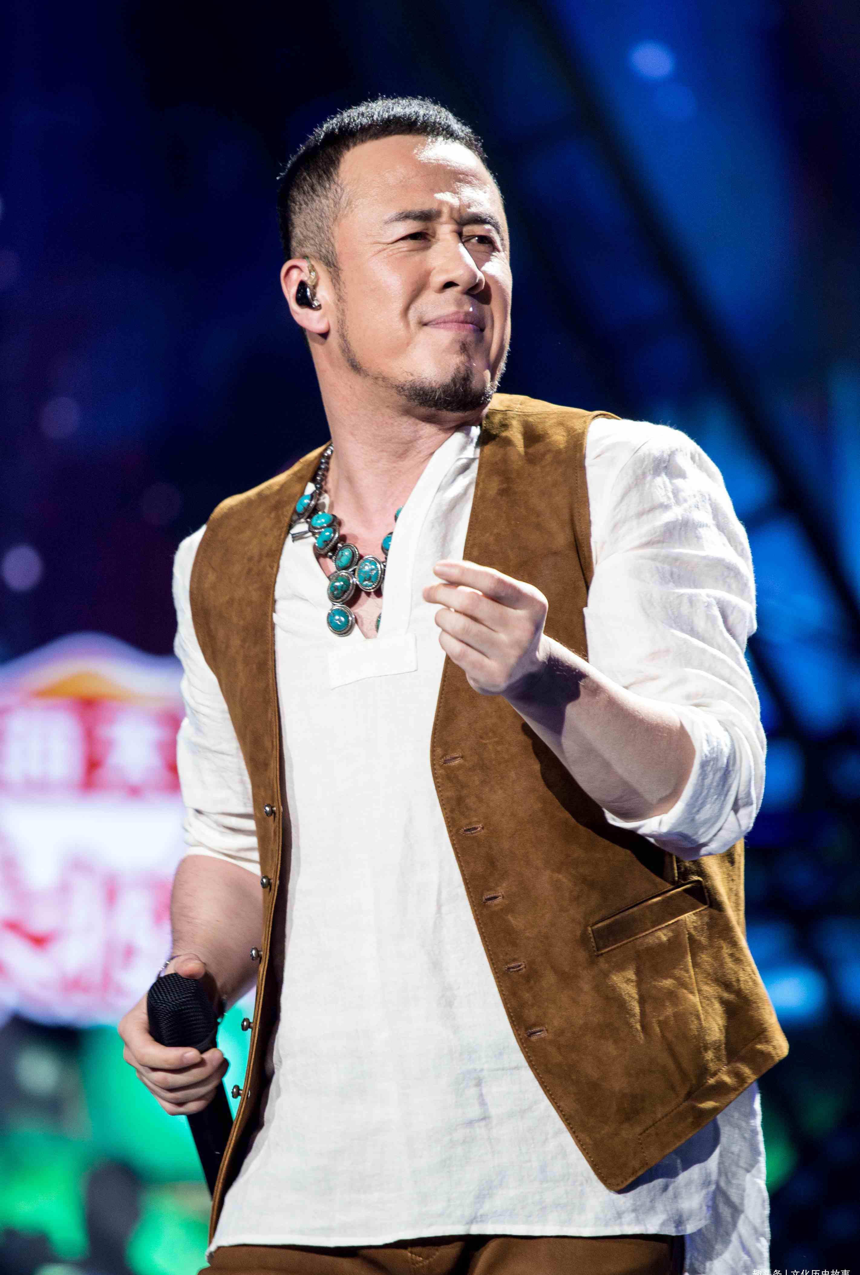 楊坤最新動態(tài)，科技潮流引領者，創(chuàng)新讓生活精彩紛呈