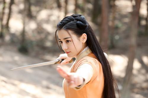 秦時(shí)明月新登場(chǎng)女俠角色——科技之光，生活之路的照亮者