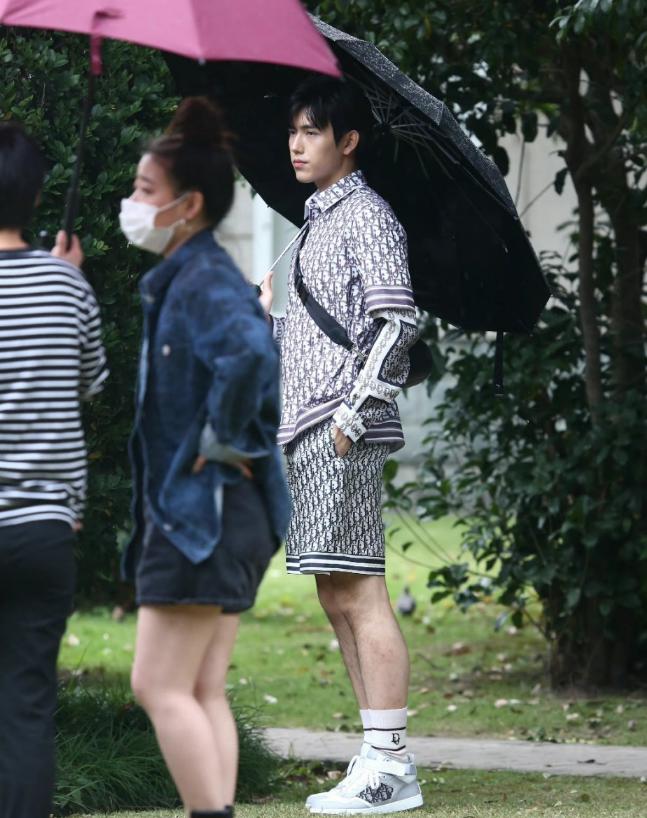 突嘴明星的獨特魅力，面部特征塑造個人風(fēng)采