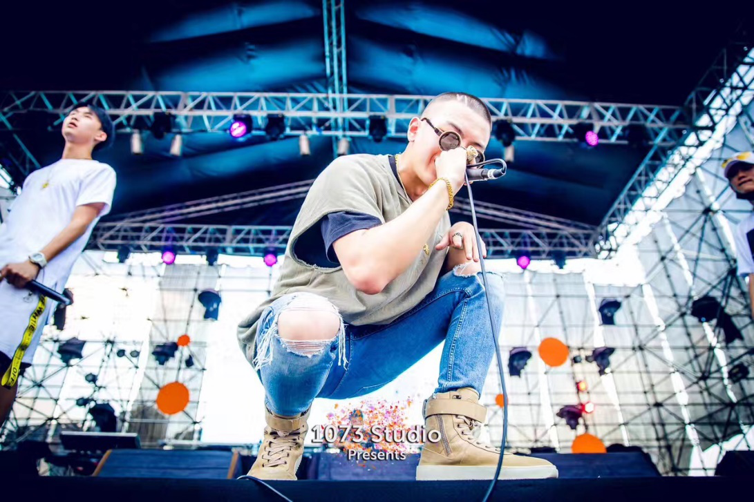 品冠新歌發(fā)布，自信成就夢(mèng)想，正能量點(diǎn)亮人生之歌