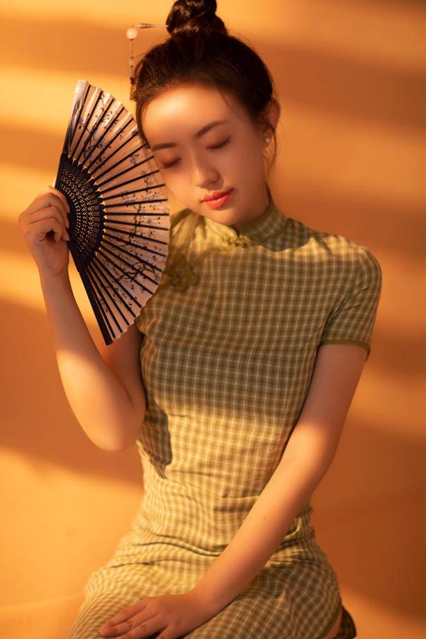 女演員古箏，與自然美景的邂逅，探尋內(nèi)心平和之聲