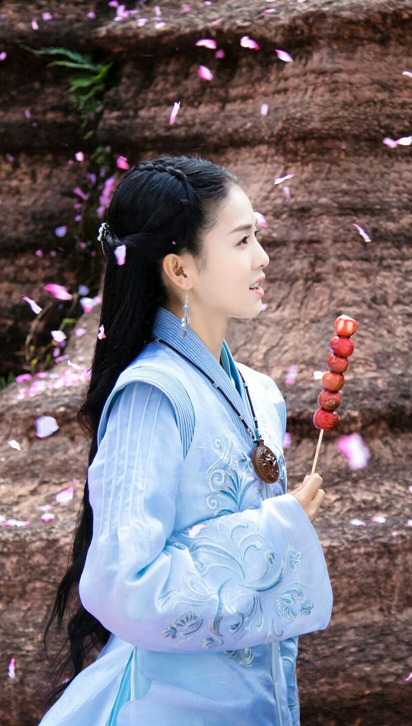 白鹿演員照片分享，自然之旅的心靈探尋與寧?kù)o之尋