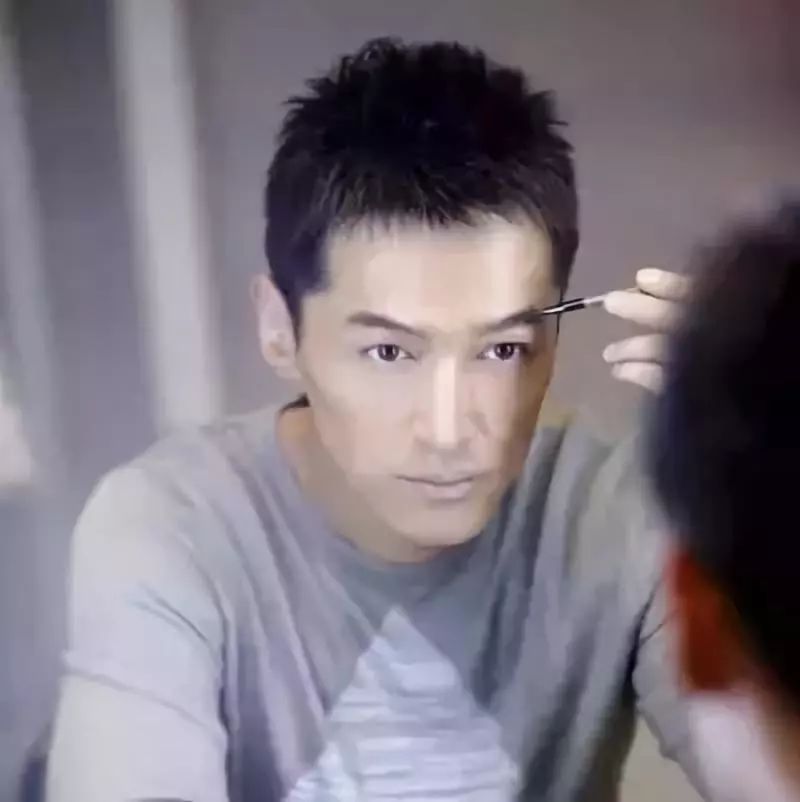 男明星與同性戀話題，理解與尊重的步驟指南