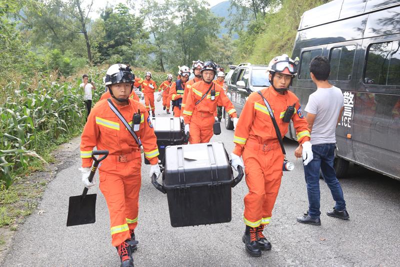 納雍山體滑坡最新消息，探秘滑坡背后神秘角落的小巷特色小店