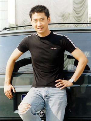 周杰最新動態(tài)，城市溫馨日常與友情之旅的足跡