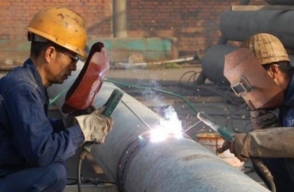 最新電焊工退休年齡，自然美景下的職業(yè)人生探索之旅