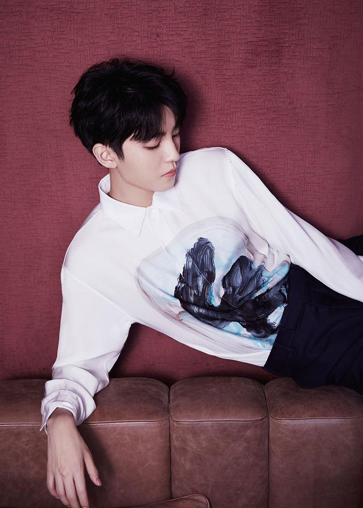 王俊凱最新寫真，陽光下的青春風(fēng)采