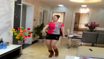 南昌玲玲最新睡衣，自然美景之旅的時尚邀請