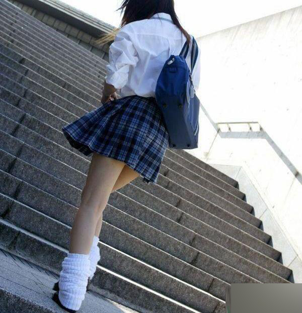 最新女校服，時(shí)代變遷中的校園風(fēng)尚標(biāo)志
