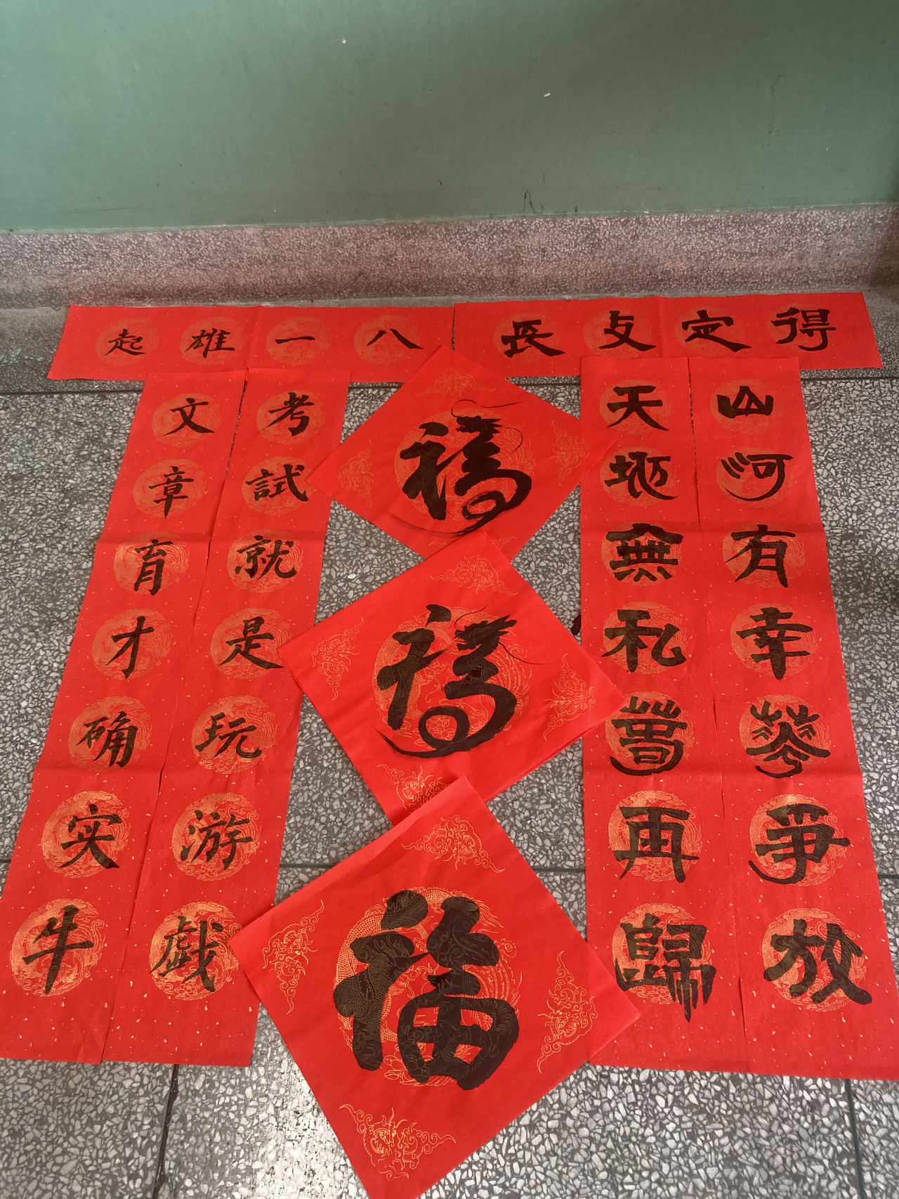 傳統(tǒng)與現(xiàn)代融合之美，最新潮春聯(lián)欣賞